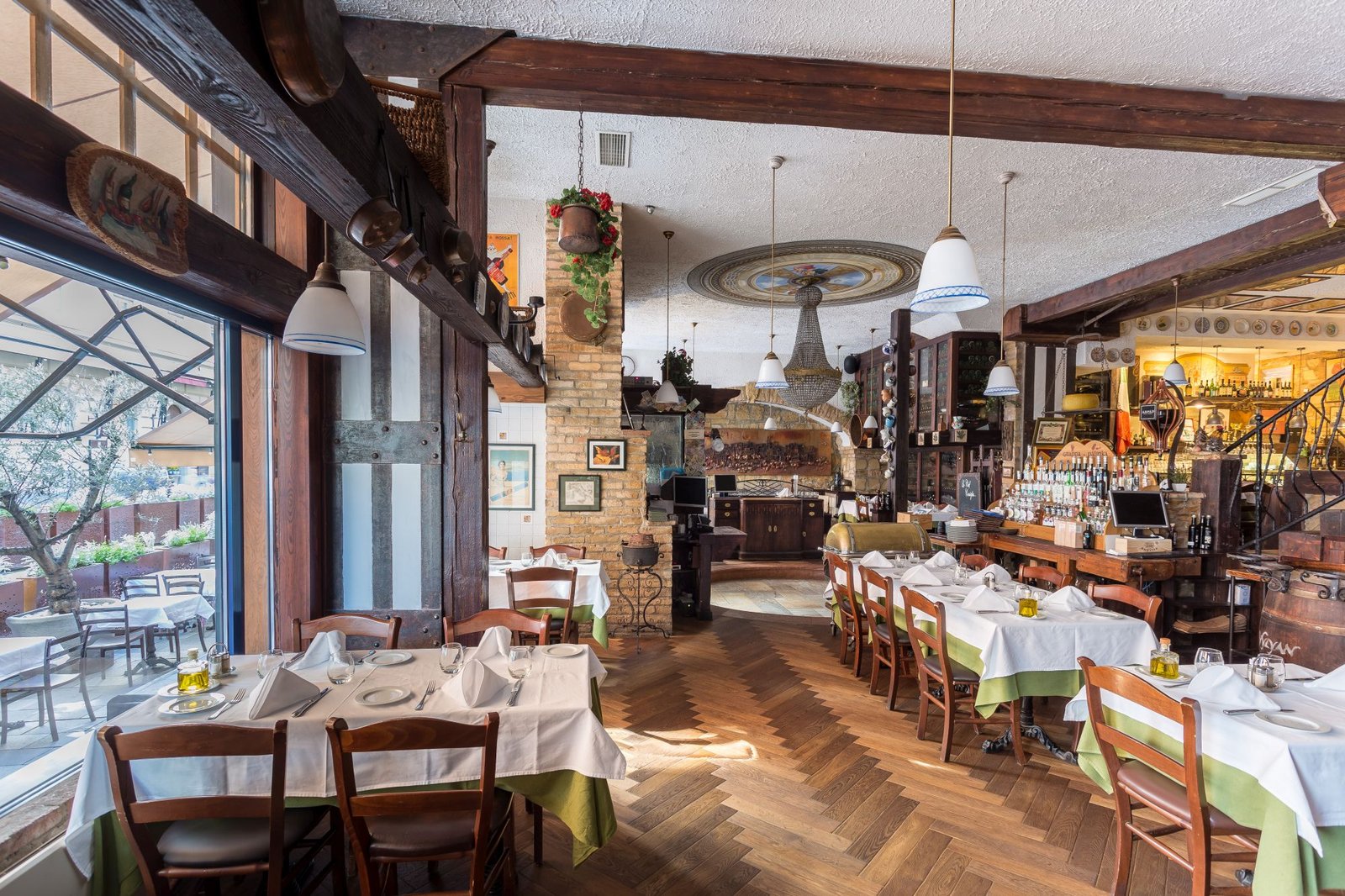 The dining room at Trattoria Pomo D'Oro